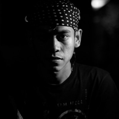 Jangan bergantung pada siapapun d dunia ini, karna bayanganmu saja akan meninggalkanmu d kegelapan.