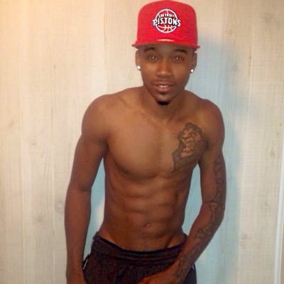NEW TWITTER- ⭐️ PRO POKER PLAYER♠️ IG:@tatted_up_michigan SnapChat:@koolkid0821 Kik:@koolkid0821 #SVSU