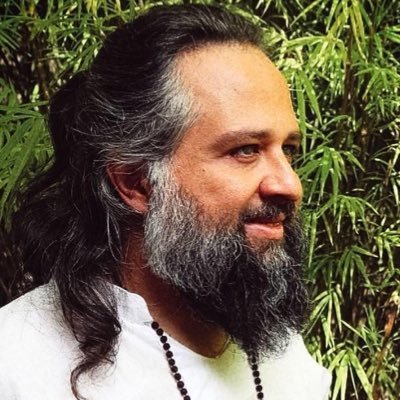 Mahadeva_Om's profile picture. Pensador, criador, fazedor, construtor, cantor, empreendedor, pintor...