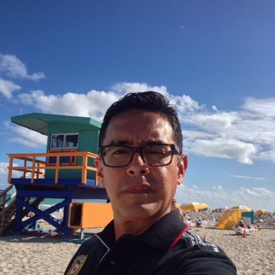 Ingeniero Mecánico, empresario independiente en el área tecnológica.