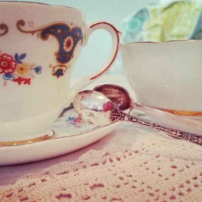 Honey & Bear are an eco-friendly vintage hire company who would love to make your day unique & special without it costing the earth; for weddings & tea parties.
