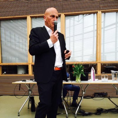 Liefhebbende pappa met gevoel voor dieren, milieu én mensen Zelfstandig Professional met passie voor commerciële dienstverlening. Momenteel werkzaam in ICT.