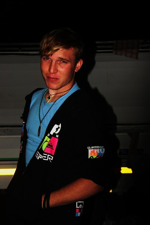 MarkusRolandEls's profile picture. Hi!Music is my life,as you'll notice,should you choose to 'follow' me!I'm using Twitter to get an honest opinion on if I suck at music,or if there's hope!