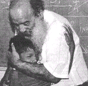 Alejandro García-Durán 'Padre Chinchachoma' fundó una institución que recibe niños callejeros y que ha servido de modelo para otras orgs en LatinoAmerica