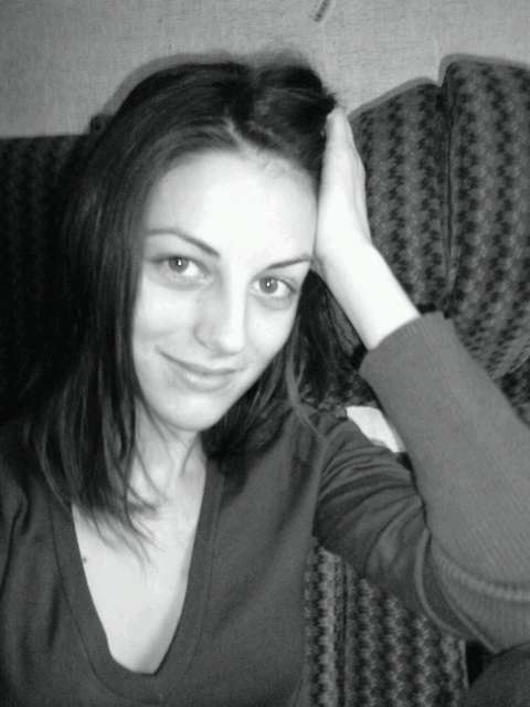 monalexa's profile picture. Cam zapacita de felul meu, cu un chef nebun de ras tot timpul.Imi place vara - sa stau toata ziua la plaja, imi plac florile, fluturasii si plimbarile in natura