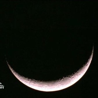 ( قل ھو الله احد ۞ الله الصمد ۞ لم يلد و لم يولد ۞ ولم يكن له کفوا احد).