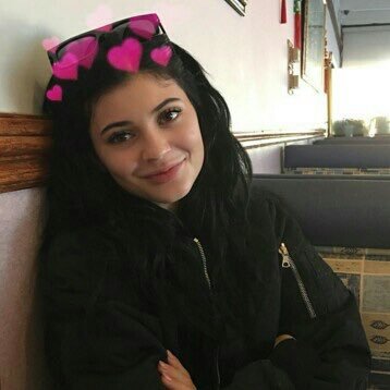 kylierpgscb's profile picture. «Elle aimait montée sur les toits pour contempler le vide, ça lui rappelait ce qu'il y avait en elle, du vide.».// Lyah,, Chris