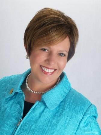 Seasoned REALTOR with pizzazz in Grand Rapids, MI. Taking good care of Buyers and Sellers. Mom. Grandma Lover of Books & Beach