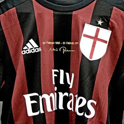 In Italia Milan!In Europa Milan!Ovunque Milan!Per sempre Rossoner!!!