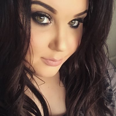 PrettyGreenBlog's profile picture. Glitter, Make Up, Nails, product reviews and trends. Its all go here at pretty green eyes