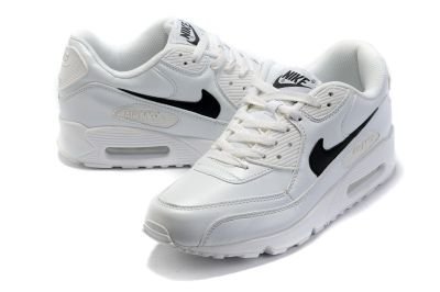 VENDEMOS TODA LA MODA EN ZAPATILLAS DE DEPORTE, TOTALMENTE ORIGINALES, pregunta por tu modelo.
Contacta con nosotr@s!