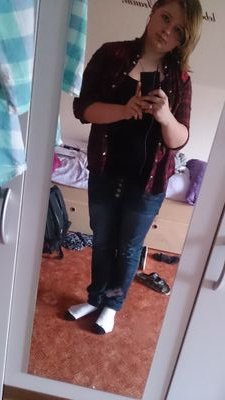 Lisa52Weber's profile picture. Facebook 
instagram 

in einer Beziehung