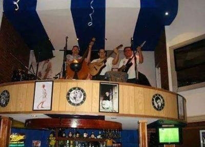 Queretense de nacimiento, Leonés por adopción. Aficionado de los #GallosBlancos. Amante de la música y del buen vino.