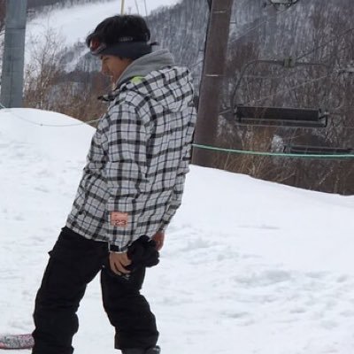 無言フォローすいません。→19歳 まだまだ滑れないけど頑張ってます!いろんなグラトリ?もやってみたい!いろんな人と滑ってみたいです!