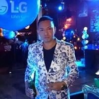 Marketero de profesión, especialista en manejo de objeciones y estrategia comercial.
Soltero y protector de lo que mas amo... mi Madre y Sobrinos...!!!