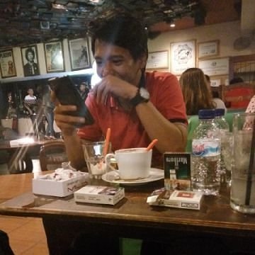 dwiryasaputra's profile picture. I'm 23 || Design & Photography || Singer