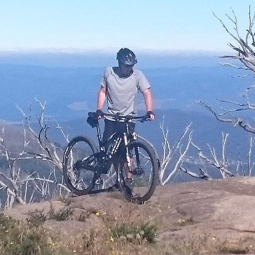 Galvode9's profile picture. Mountain Biker, Libertarian, pragmatic thinker and friend of the environment.        #weflyasone #forevergold