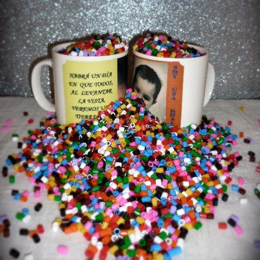 Tazas personalizadas con tránsfer y arte pixelado: llaveros, retratos, complementos, marcos de fotos. Hecho a mano