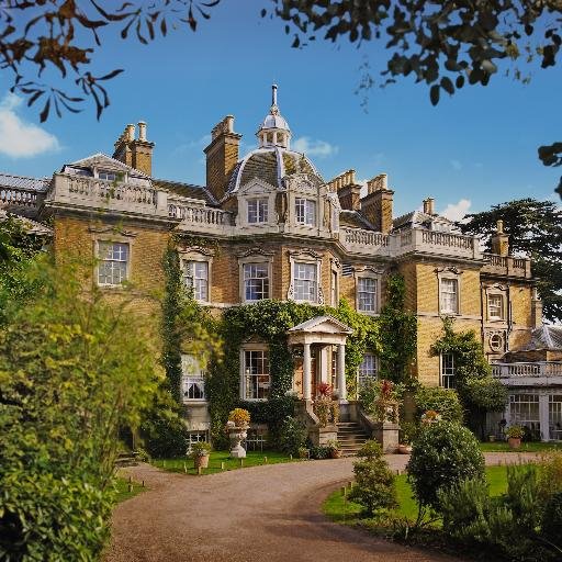 Hampton Court House, a stunning 18th Century Georgian mansion set within 9 acres of private gardens. For venue hire click: https://t.co/L5VhMpFYMq