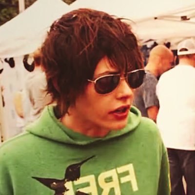 _edkz's profile picture. ｘ寄り♀ (L⇔B) 無言フォローしてごめんなさい！