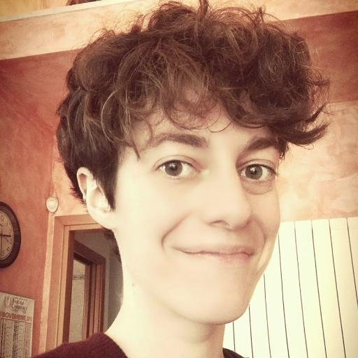 Laureata in Scienze della comunicazione e attivista LGBTQIA+, sono appassionata di etica del digitale e fotografia, mi piace viaggiare e praticare yoga.