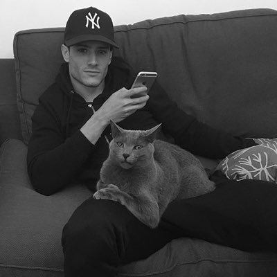 diegorpgjui's profile picture. j'ai pas besoin de tatouages j'ai déjà les mains couvertes d'encres