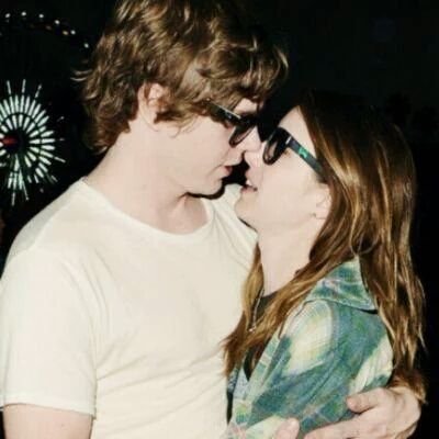 Her lips taste like a galaxy's edge. @EmRcse NEEDS SOME MILK
{#Aberrant~Descriptive~SV~Parody/Serious}