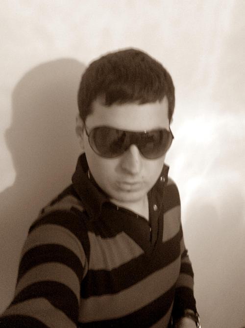 Salut, numele meu este Caruntu Ionut si ma dau pe Twitter de ceva vreme, Nu uita sa dai Follow.