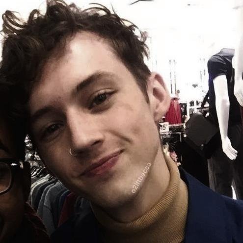 LOTTERYBEX's profile picture. don't follow this account, please follow @o2lftbecca because she gave you this free follow ☺