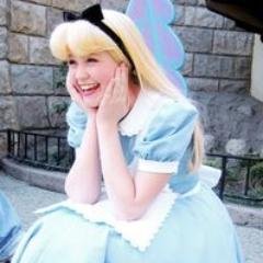 Meu sonho é ir p Disney me ajude vote aqui / My dream is go to Disney since I was 6 years, help me carry voting here https://t.co/VHyePxkPex