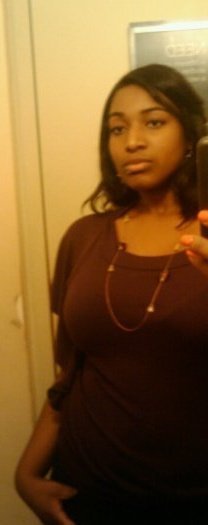 nominalfee's profile picture. 