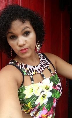 Érica Santana, 20 anos, moro na cidade do sol. Hoje eu perdi, mas amanhã quem vai perder é você! Amo minhas rainhas, apaixonada por Simone e Simaria.