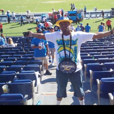 @_hairman_meek_ Los Angeles Chargers fan , Cavs fan , Los Angeles Dodgers Fan .... Southeastern Lions 🦁LSU 🐅