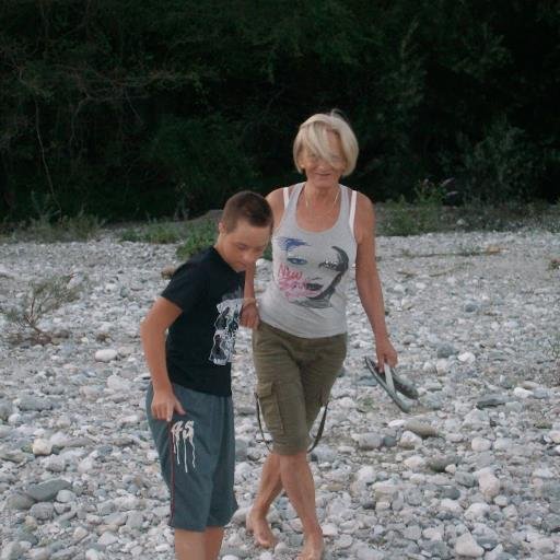 csaszihajni2's profile picture. 