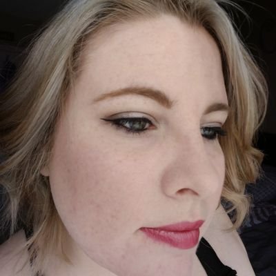 cj_younique's profile picture. Younique presenter