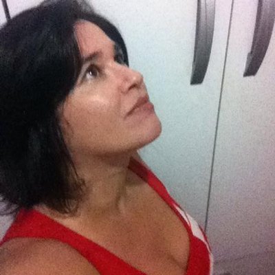 Mulher, esposa, mãe, avó,quase Sanitarista, quase Professora,estudante de Filosofia (porque não tem ninguém pronto), Deísta com grande simpatia pelo Candomblé.