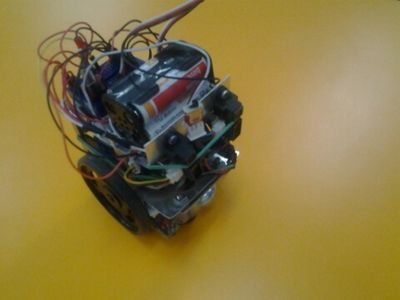Professor de Robòtica a l'Escola Pia Balmes. Treballem amb @arduino, @raspberry_pi Impressora3D (@printhatshit), @scratch i elements de ferreteria, @9delpalau