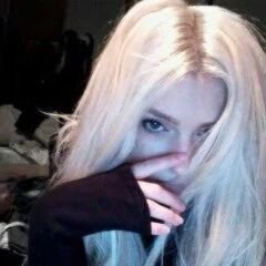 te dei um follow gratis, pfv retribua no @hollblessed ela segue todos de volta
