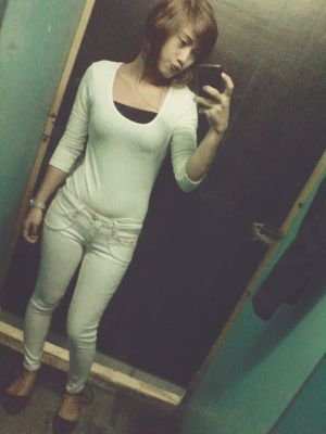 xhelleprtty's profile picture. 