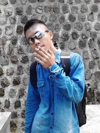 Name : Rizal Eko Setiawan
TTL : Madiun,03 September 1997
My FB : Rizal Sang Kesatria Kegelapan