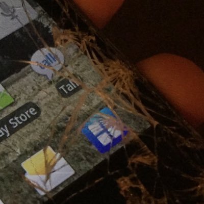 applenotes6's profile picture. send your best apple sketches and please don't break your phone, thanks. Nice Samsung Galaxy Ace BTW.