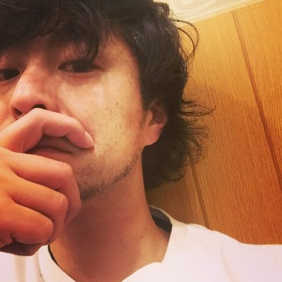 昼は渋谷か中目黒、夜は恵比寿かFortniteの世界に居ます。ナスが食べれません。五箱の代表取締役やってます。初夏は石垣島産の濃厚完熟マンゴーのブランド作りをしてます。15年前からアイコン変えてないのでクレームがきました