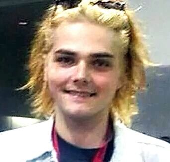 Heyyy, I'm Gerard! People say I'm not the sharpest knife in the drawer, but y'know, butter knives are useful. I probably use them most. (RP/MV/Gay/Descriptive)