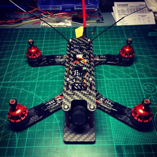 FPV Passionate. Quad racer and all drone technology. Vaping since 3+ years. Quit smoking on 12/12/12 :)