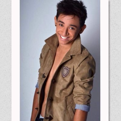 whats: 011949103608
face : Johnny yan
insta : johnnyyannnn
snapchat : johnnyyannnn