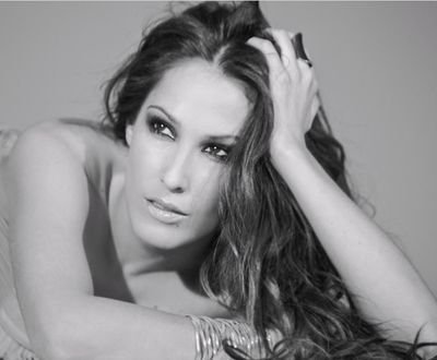 34: Cantante y Representante de Pablo.