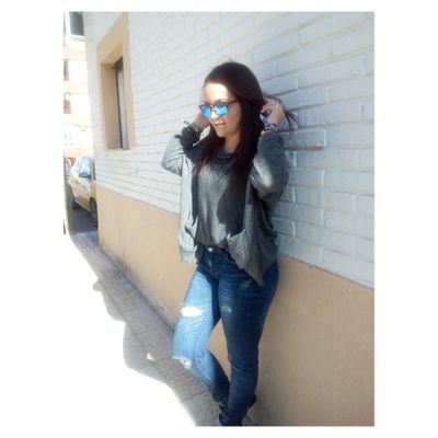 8.Bailarina.LLM.Adoro el amarillo.Futura criminologa.Mi filosofia:Si el orgullo te hace caer, que la dignidad te levante.MDC&IM.Culé.Murciana