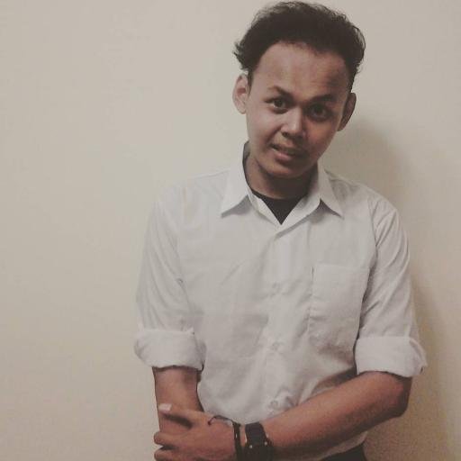 Hanya seorang sarjana psikologi berbakat seni, bukan dukun.