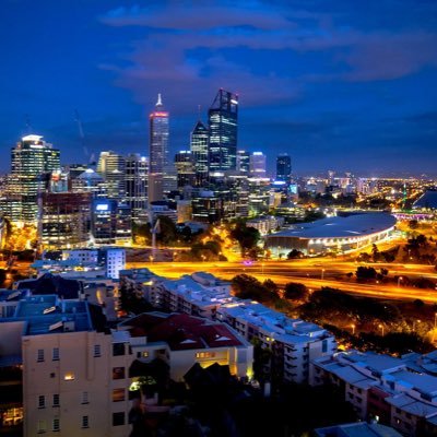 #Perth based pro-photographer who occasionally gets to travel. Co-founder of @streetsofperth. Services for hire: hello@hiddenlaneway.com