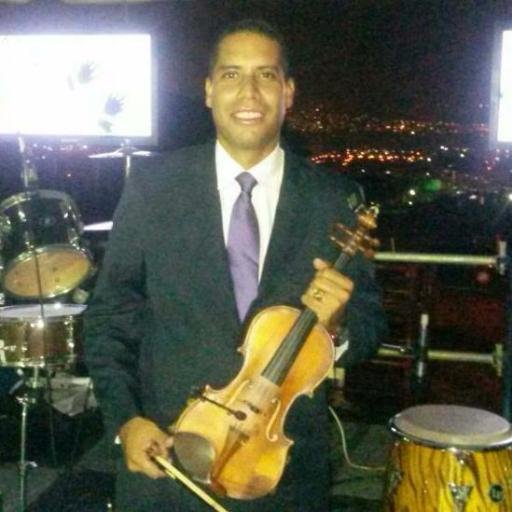 Músico, violinista y profesor. Amante de la música y las artes en su máxima expresión. (Musician, violinist and teacher. Music lover and art at its best).